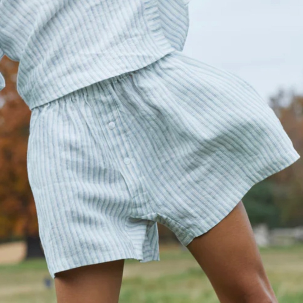 I S O Deiji Studios set SHORTS